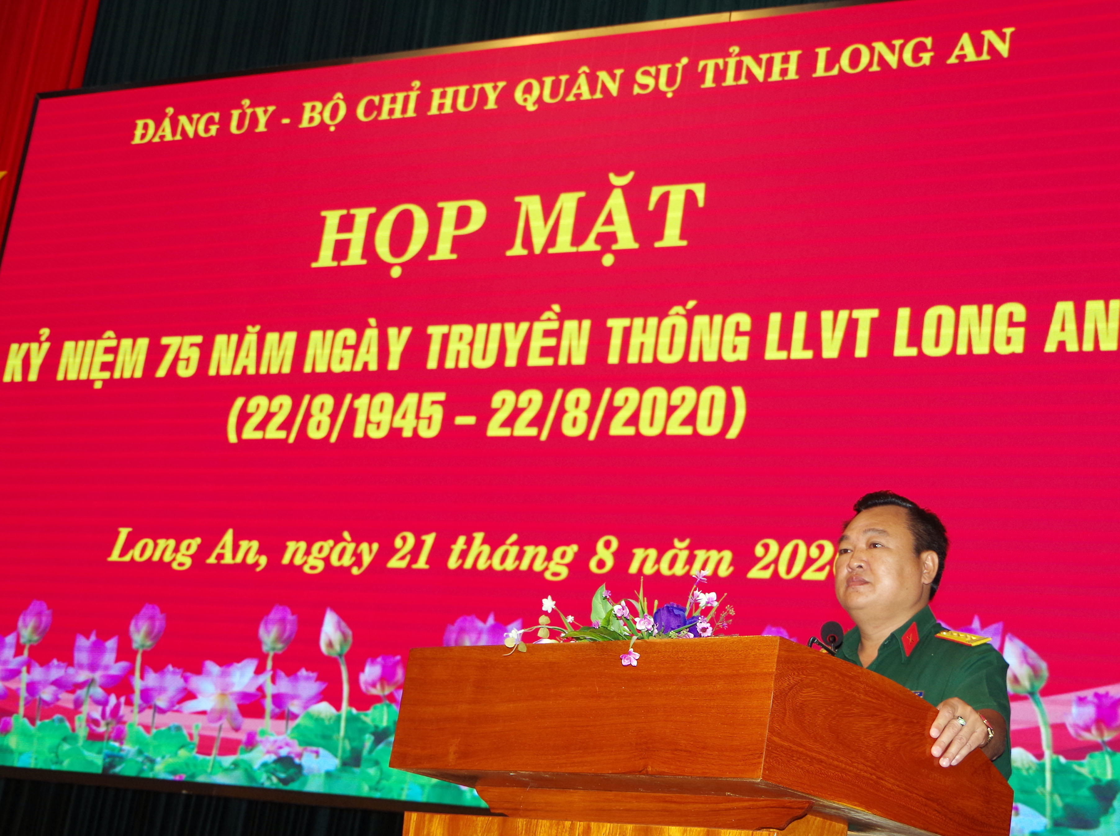 Họp mặt kỷ niệm 75 năm Ngày truyền thống Lực lượng vũ trang tỉnh Long An